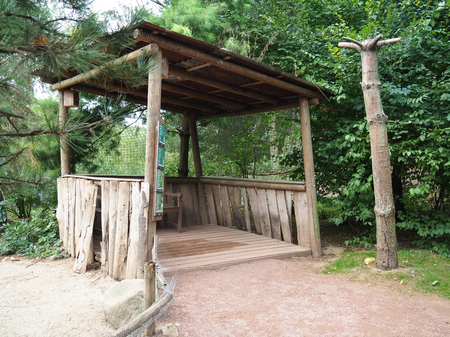 Another ramshackle bird viewing area (Aug 28th, 2018)