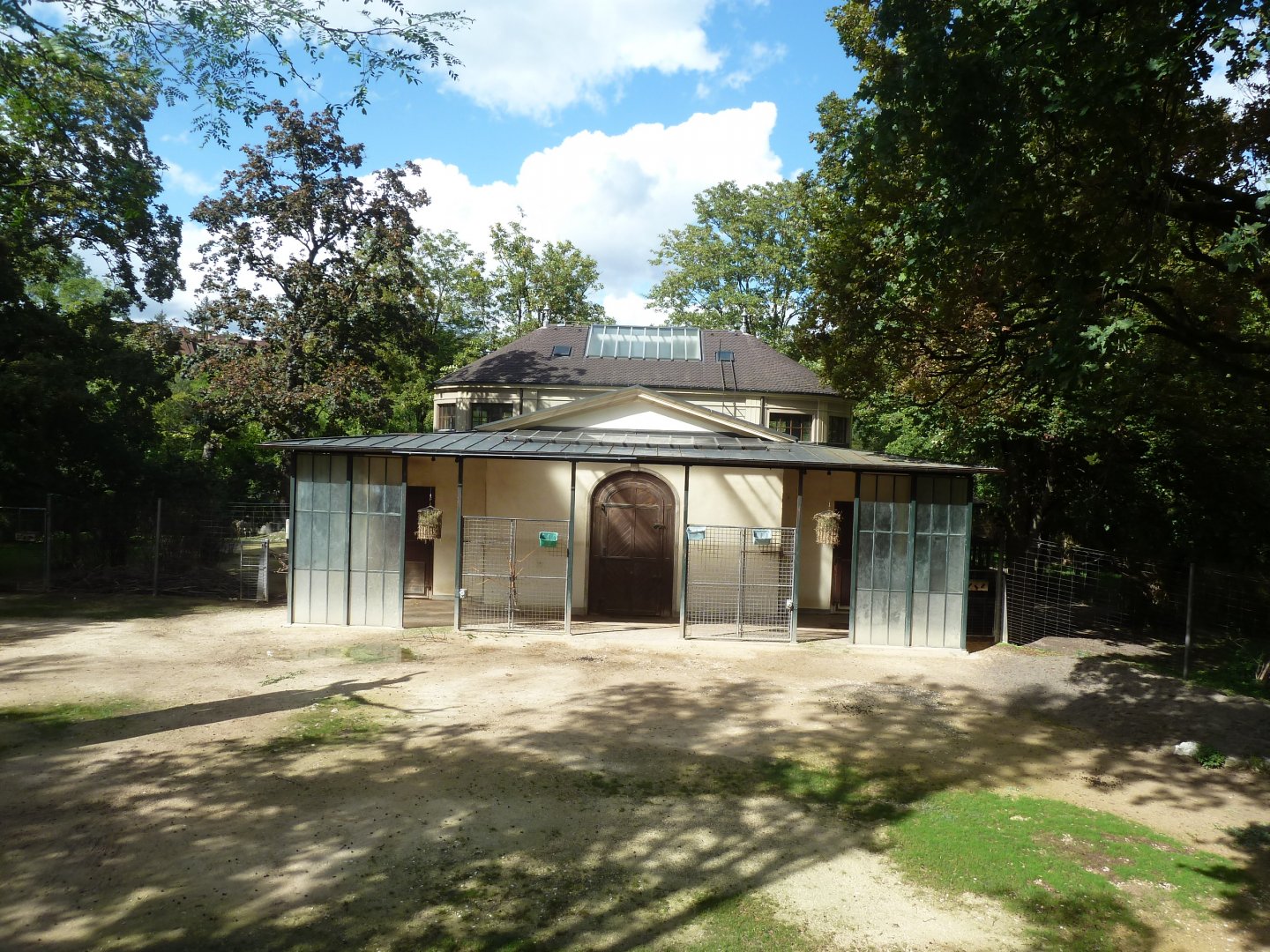 Antelope House - Kordofan giraffe enclosure