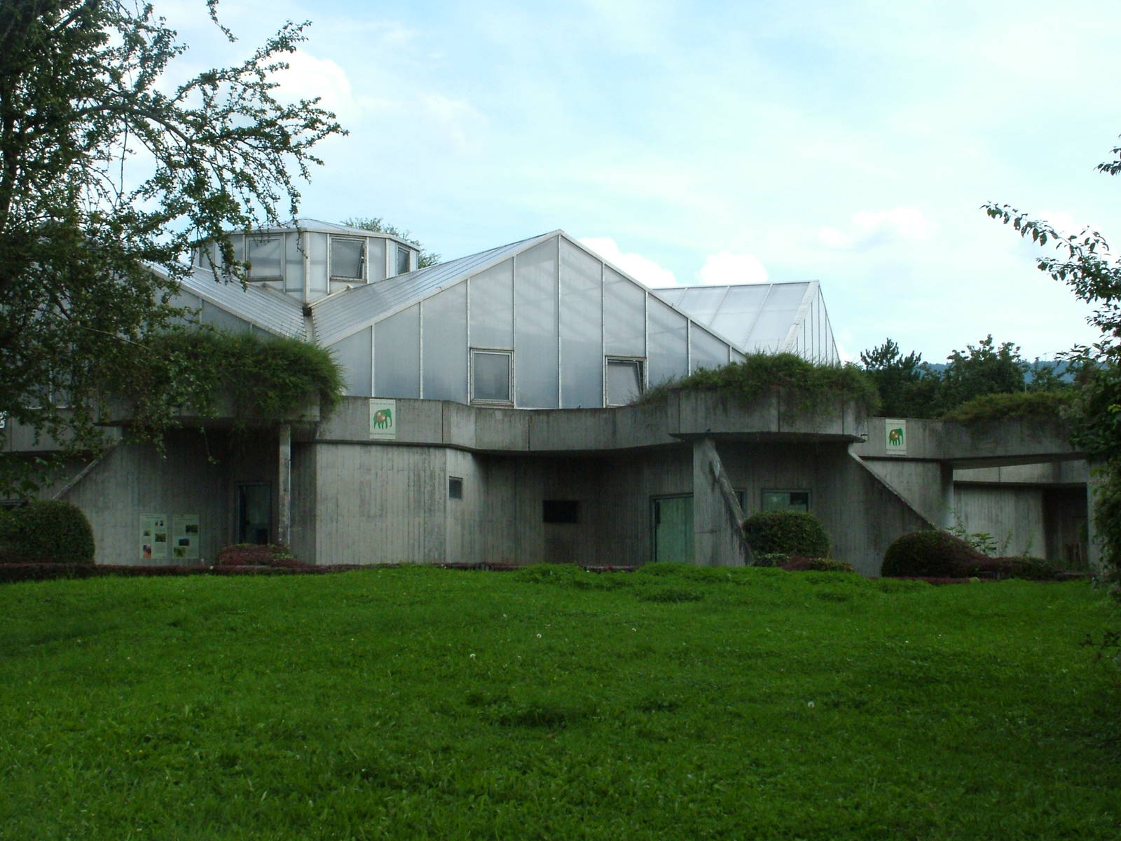 Ape House View at Heidelberg, 05/09/10