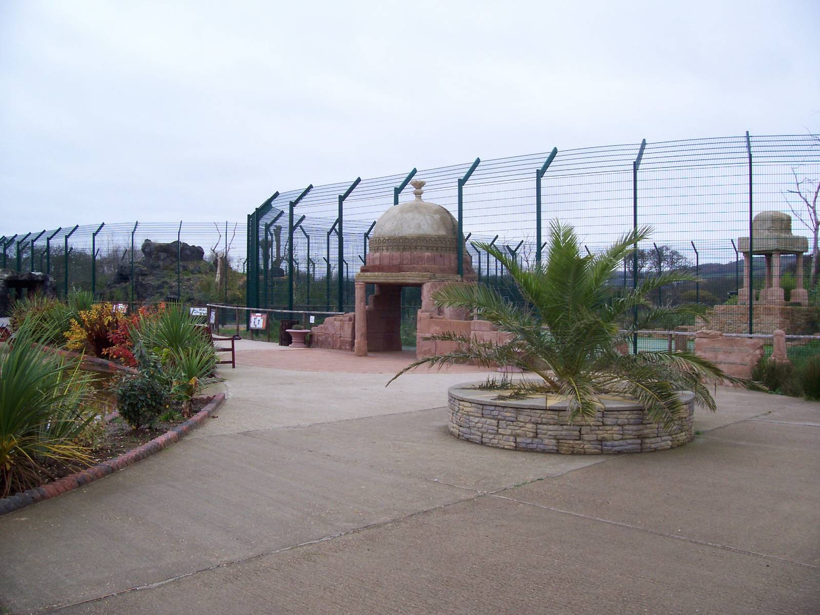 Approach to Ranthambhore / Pench tiger enclosures, IOW Zoo