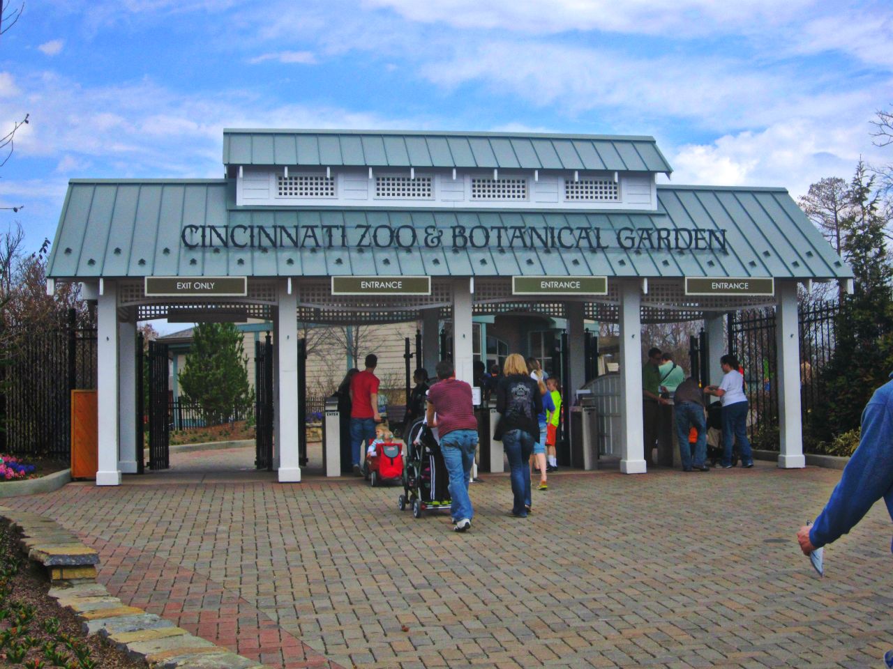 Apr. 2013 - Cincinnati Zoo Entrance