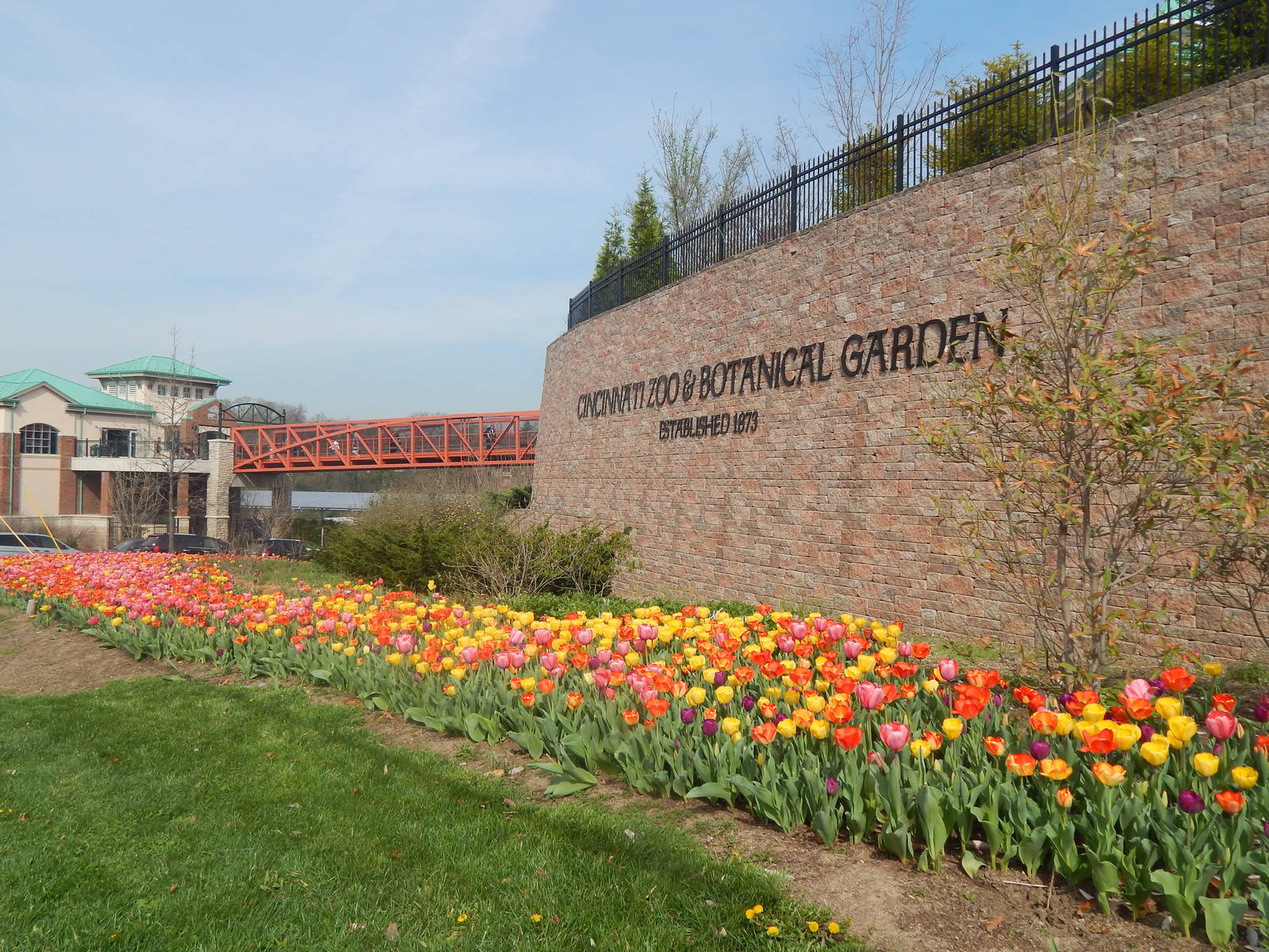 Apr. 2014 - Entrance Plus Gardens