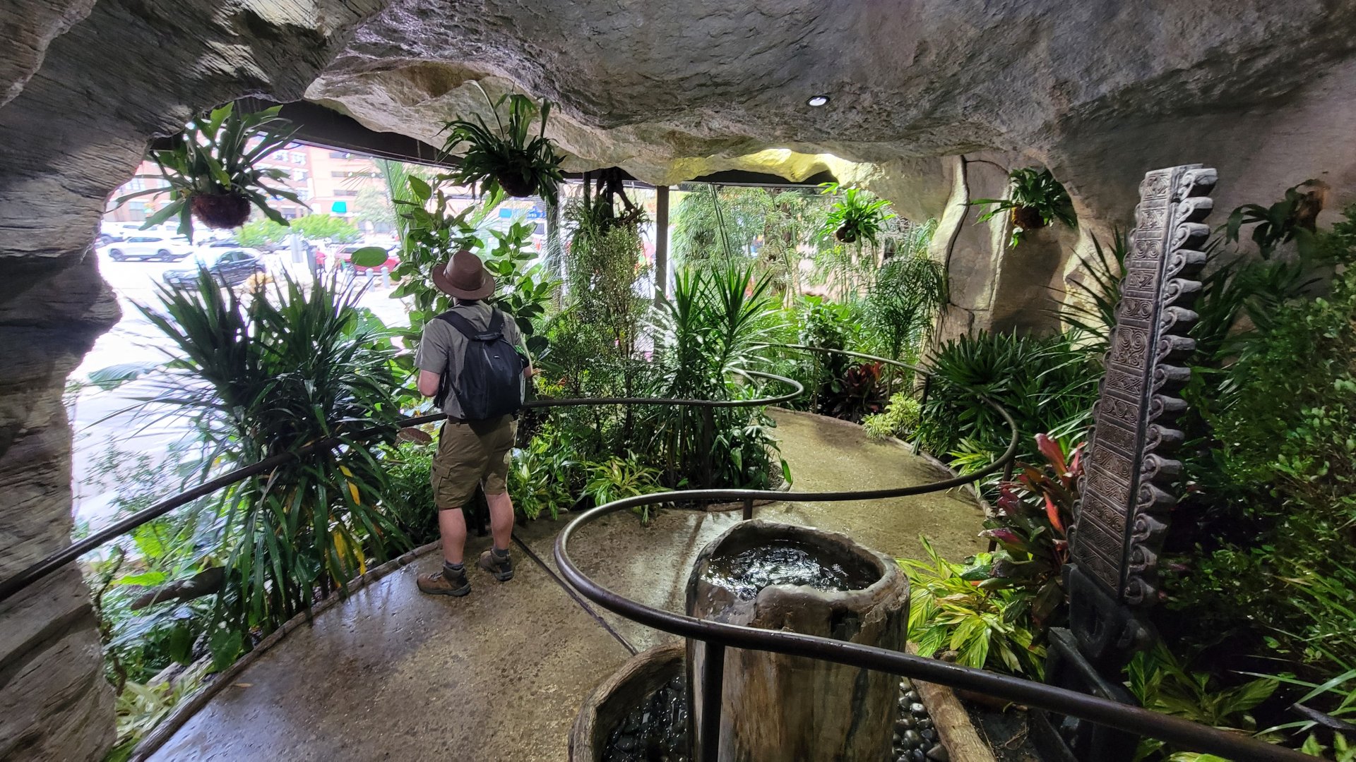 Apr. 2025 - Entrance Queue + Zoochatter