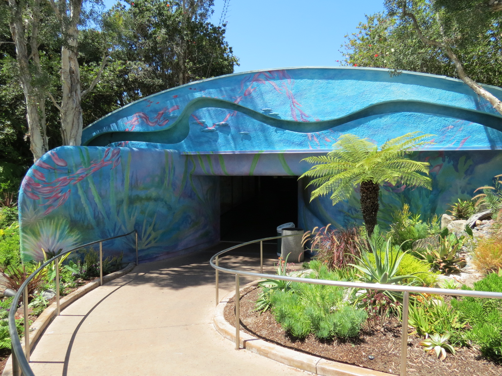 Aquaria: World of Fishes - Exterior