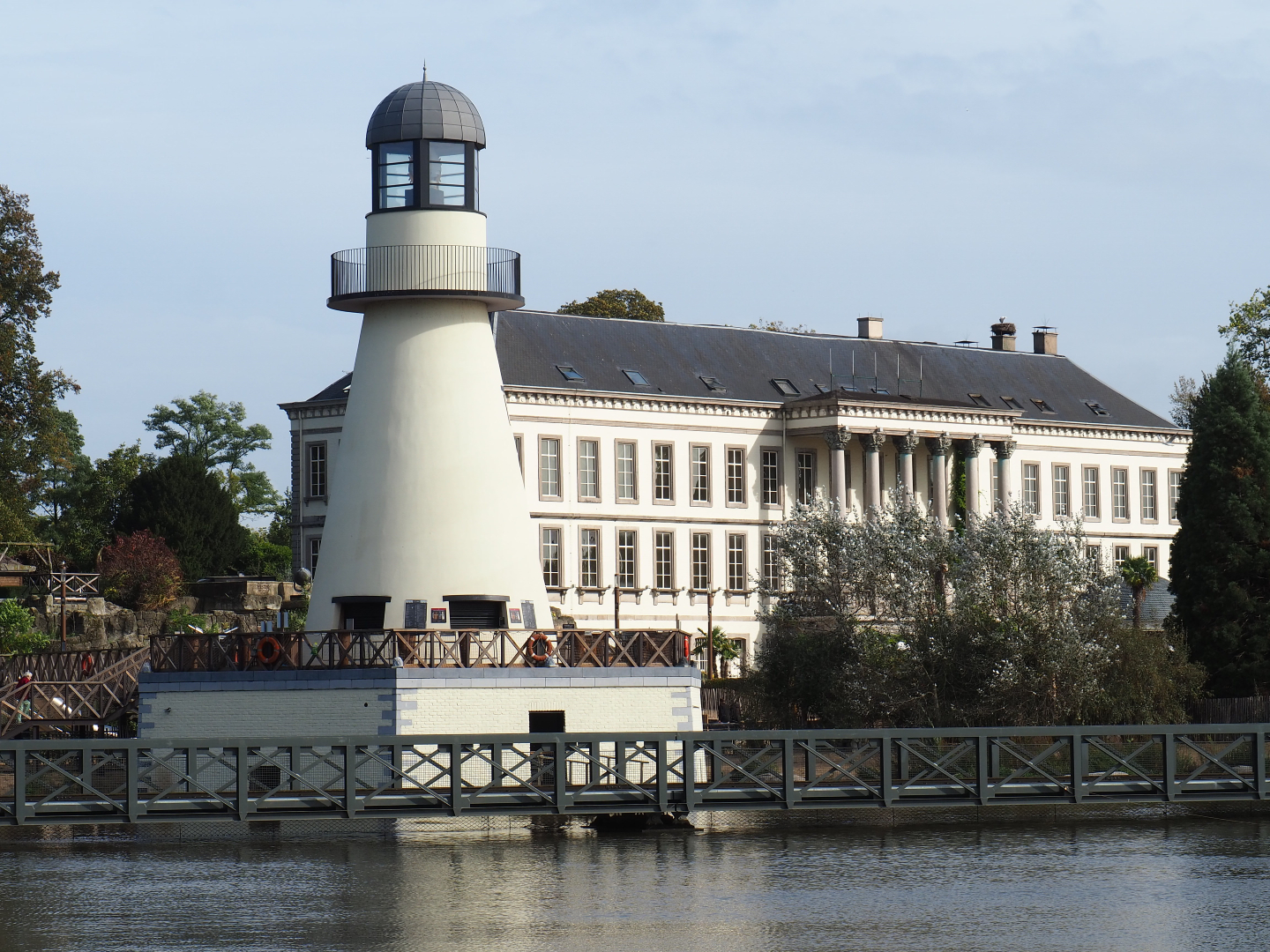 Aquarium building and lighthouse in the black-footed penguin and harbor seal exhibit, 2019-10-04