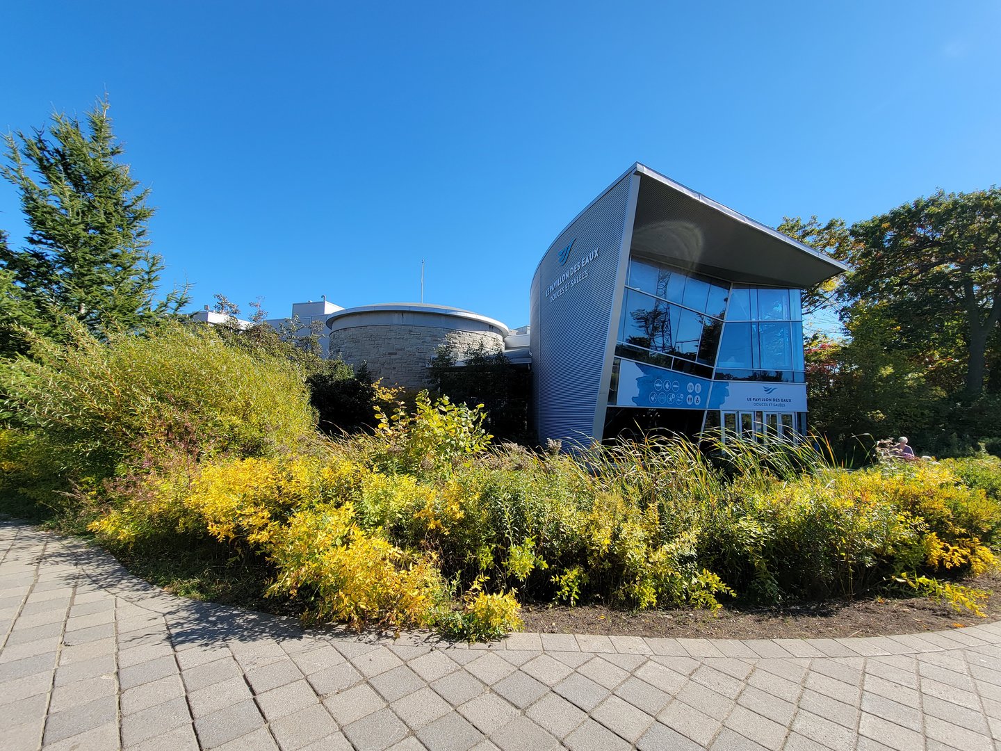 Aquarium du Quebec - Gardens, freshwater/saltwater building