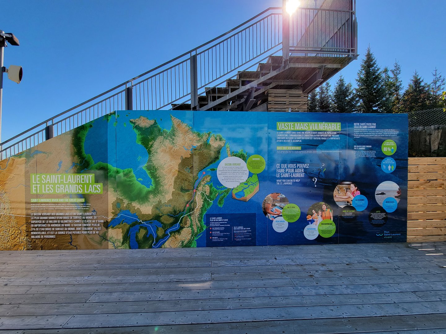 Aquarium du Quebec - old Harbor Seal pool, info on the St Lawrence