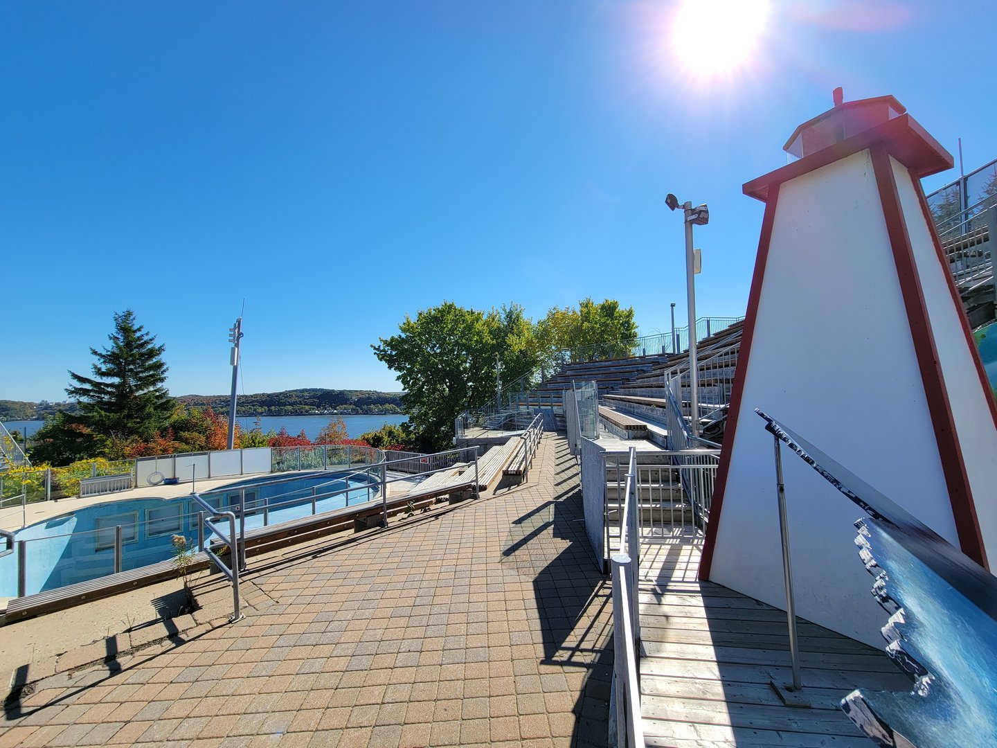 Aquarium du Quebec - old Harbor Seal pool