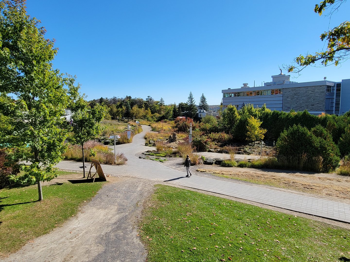 Aquarium du Quebec - Paths towards mammals
