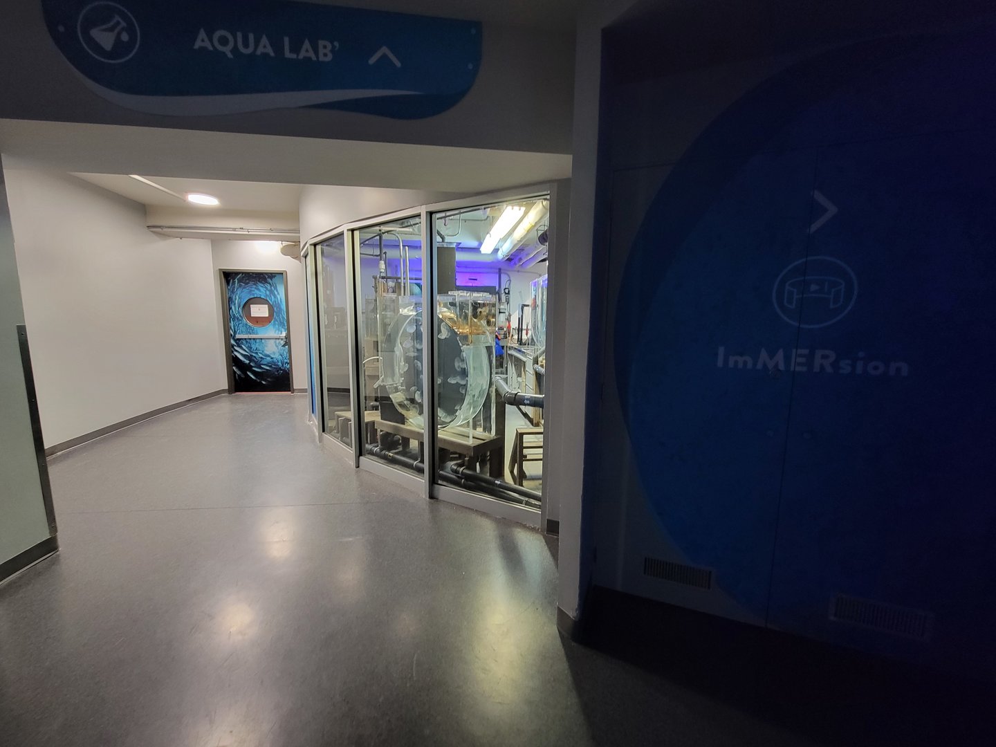 Aquarium du Quebec - Pavillon des eaux douces et salées, 3rd floor, Aqua Lab (moon jellies)