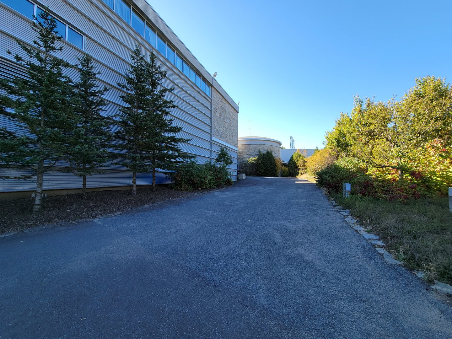Aquarium du Quebec - Pavillon des eaux douces et salées, back side
