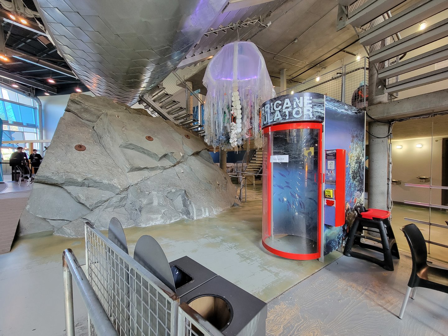 Aquarium du Quebec - Pavillon des eaux douces et salées, Decorations, rock climbing