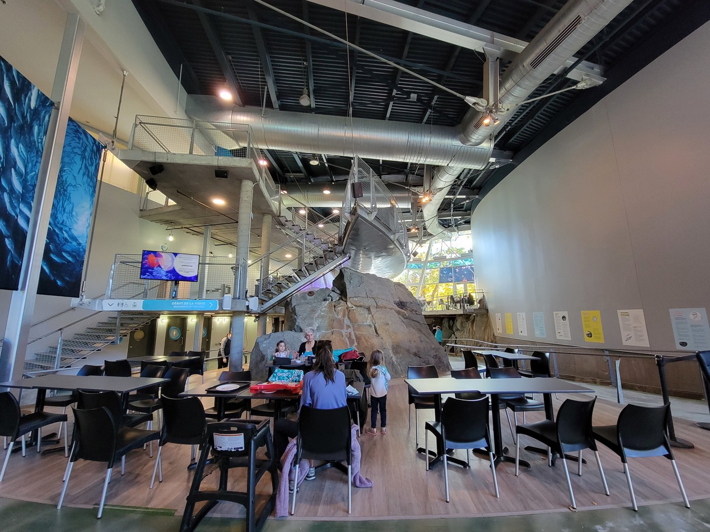 Aquarium du Quebec - Pavillon des eaux douces et salées, main eating area / stairs from Bistro entrance
