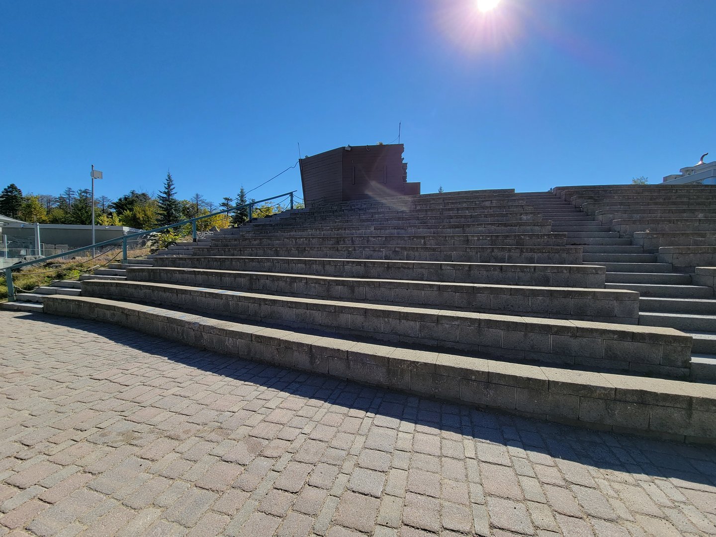 Aquarium du Quebec - Seal feeding show seating