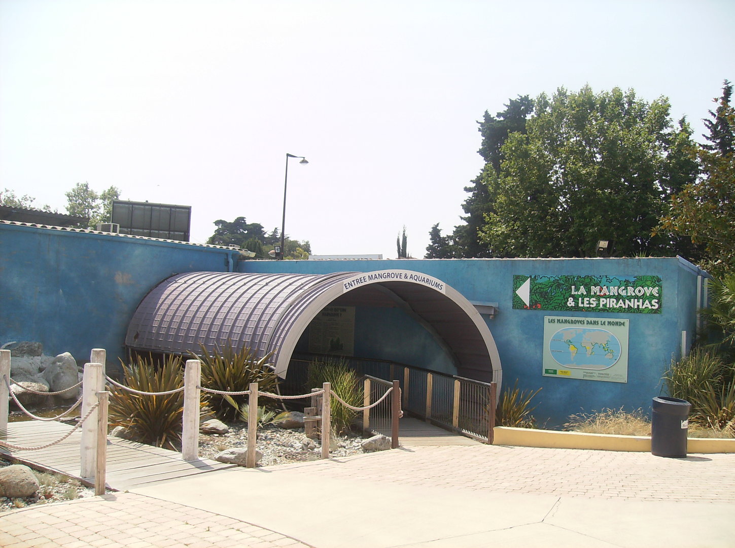 Aquarium entrance - 2010
