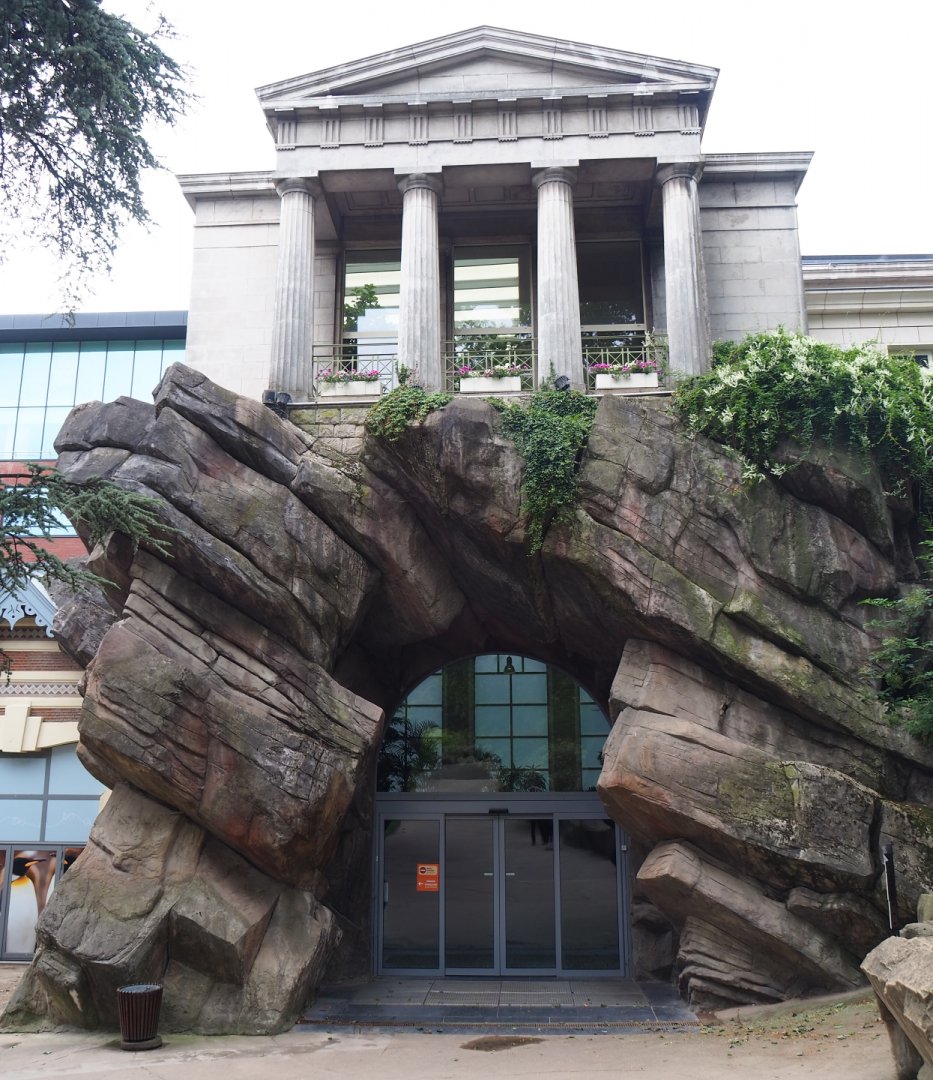 Aquarium entrance and Komodo dragon section of Reptile house, 2020-06-28