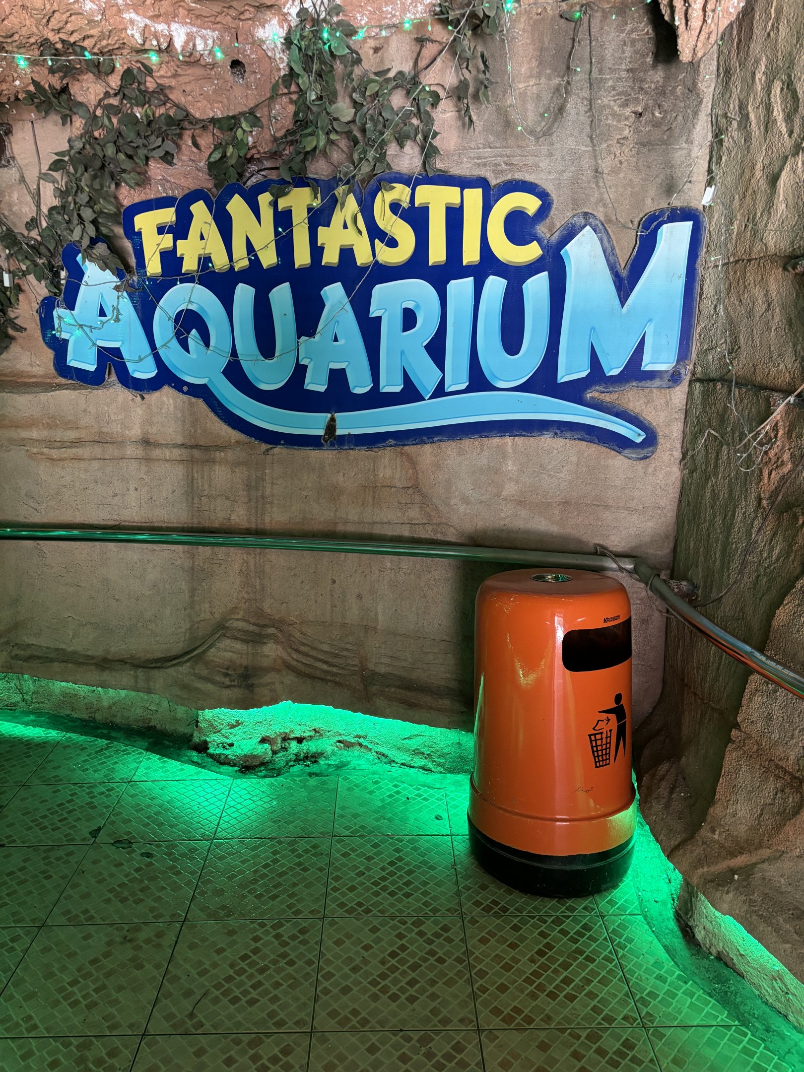 Aquarium Entrance Sign