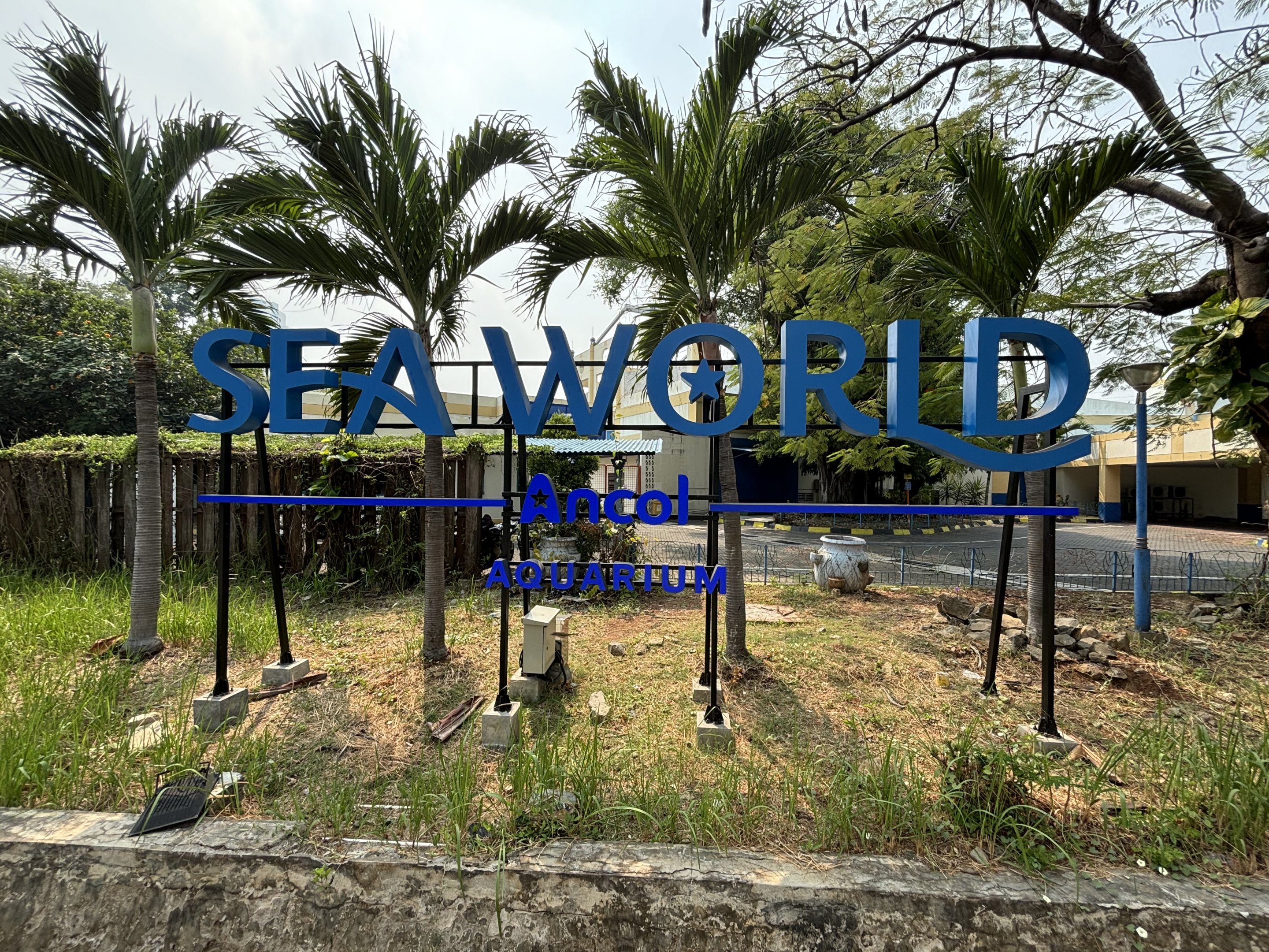 Aquarium Entrance Sign