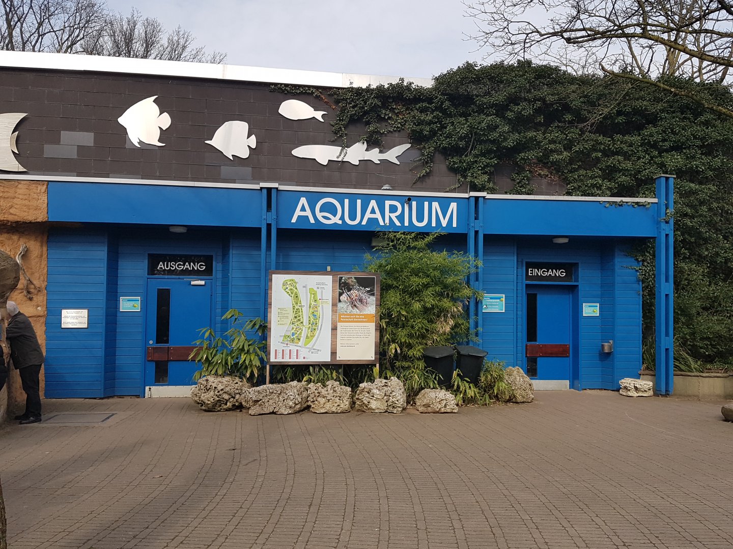 Aquarium entrance