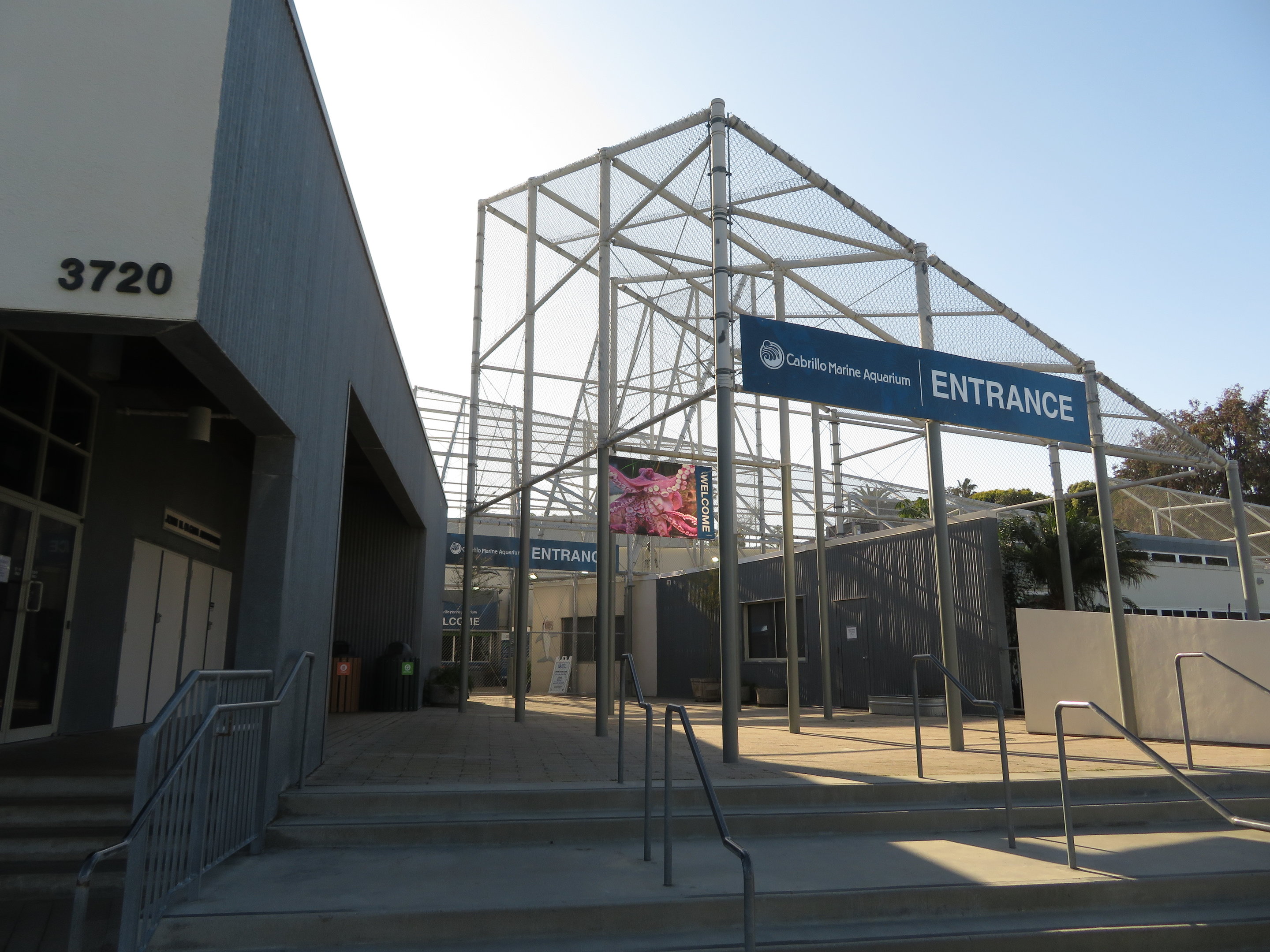 Aquarium Entrance