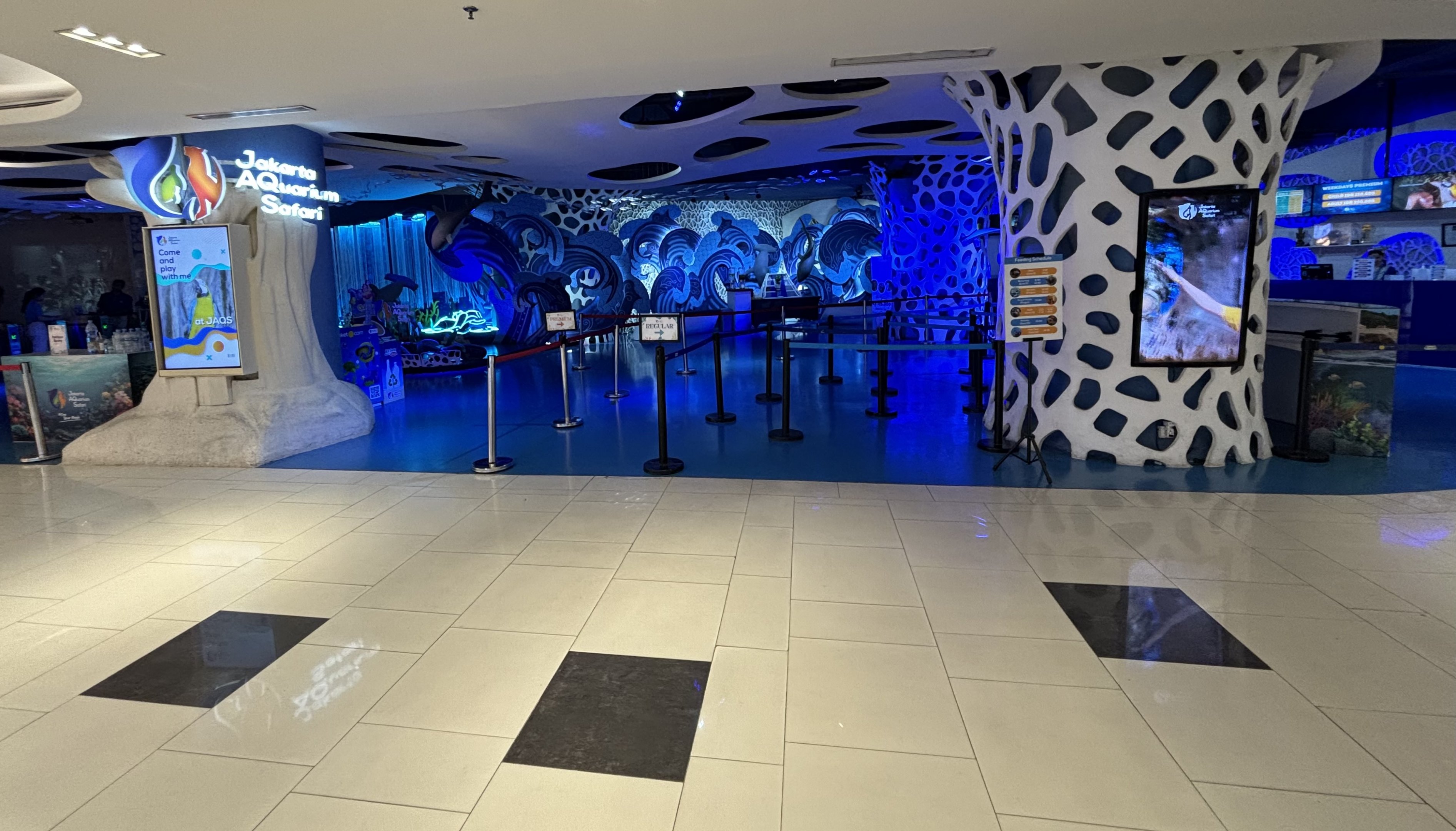 Aquarium Entrance