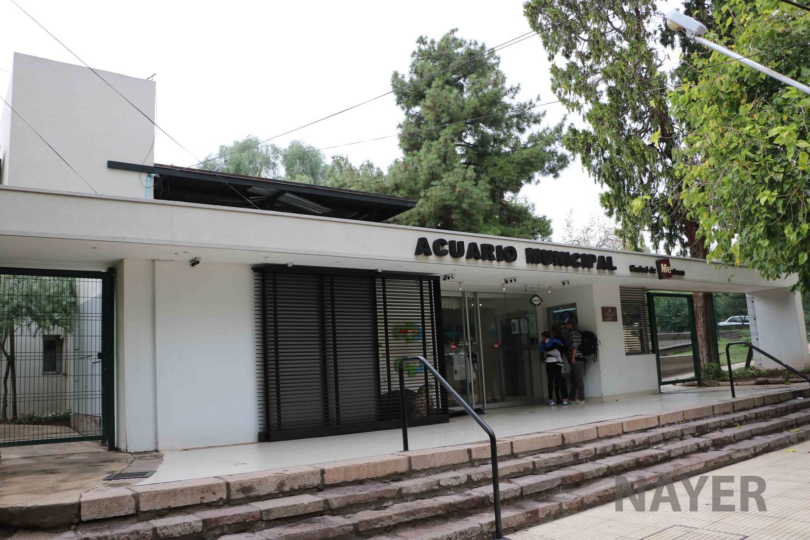 Aquarium exterior - Mendoza Aquarium, April 2016