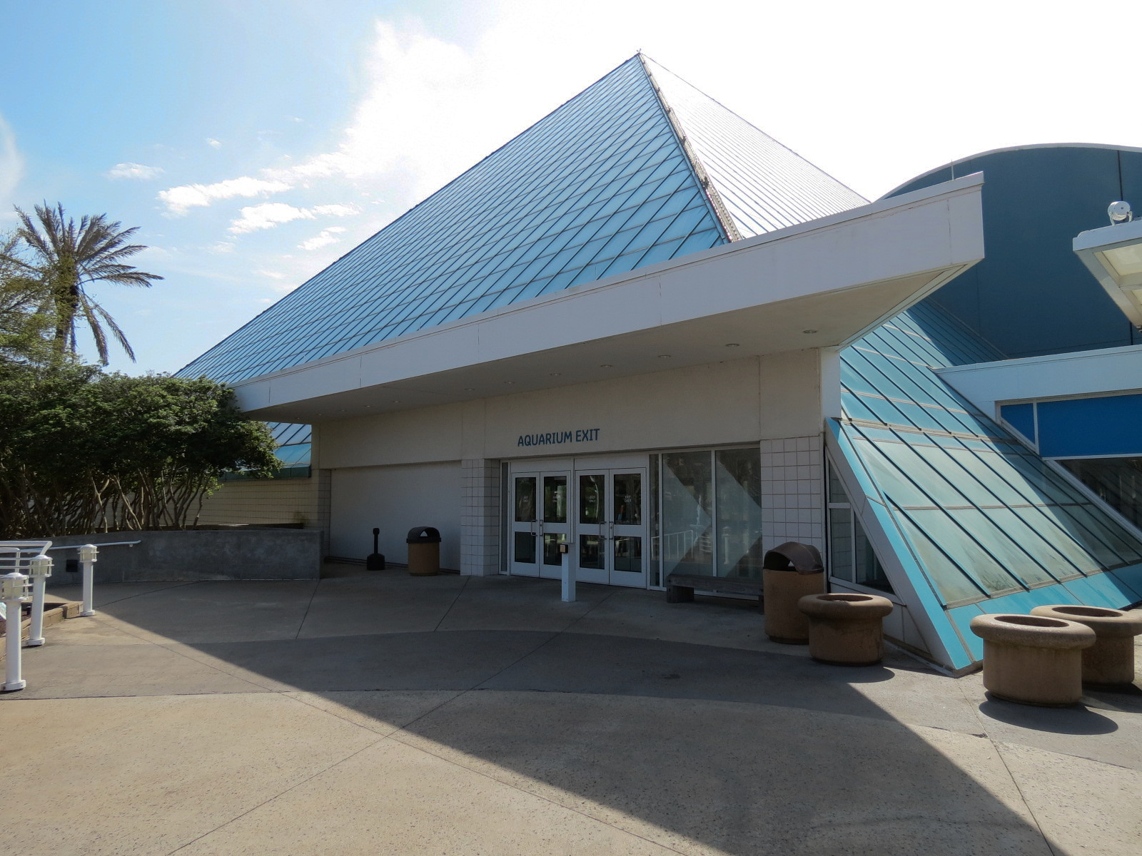 Aquarium - Exterior