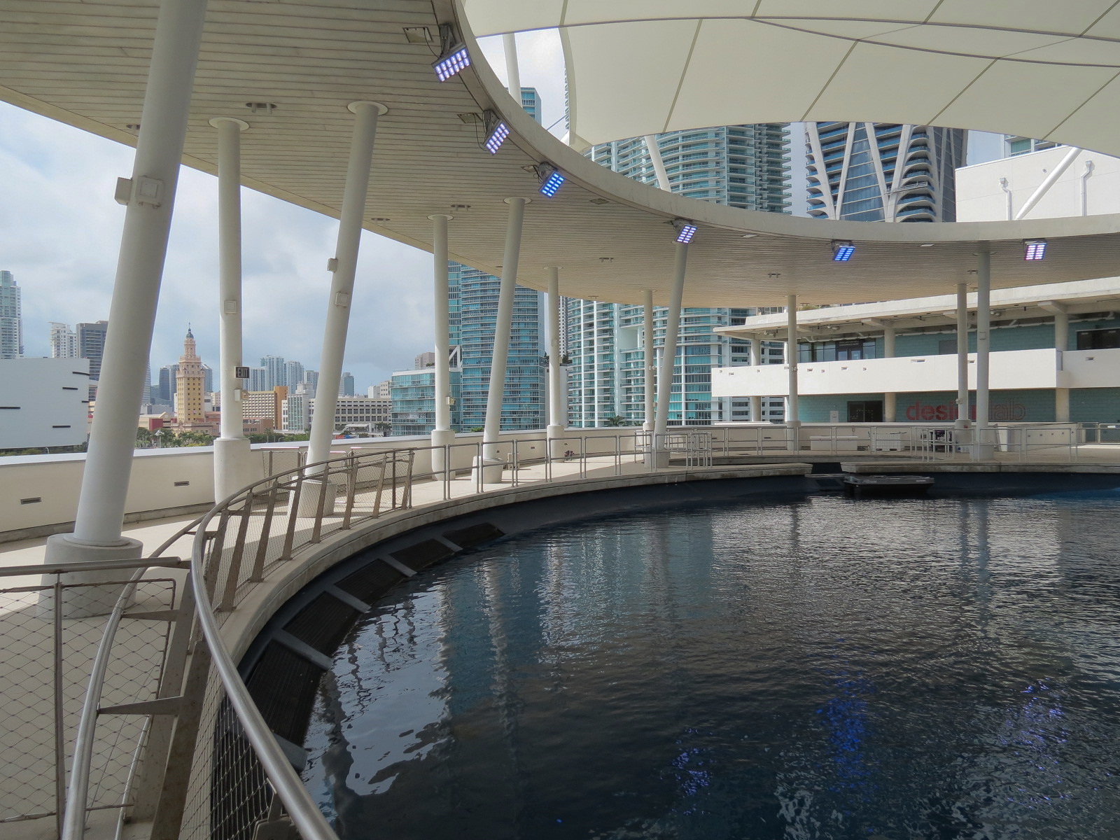 Aquarium - Gulf Stream Exhibit - Vista Level