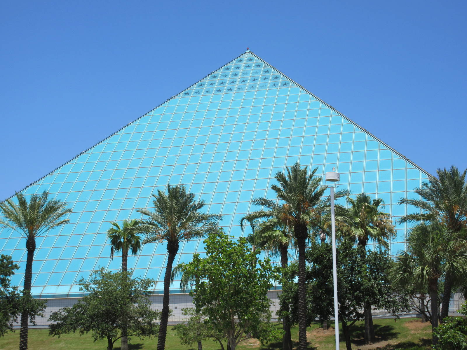 Aquarium Pyramid