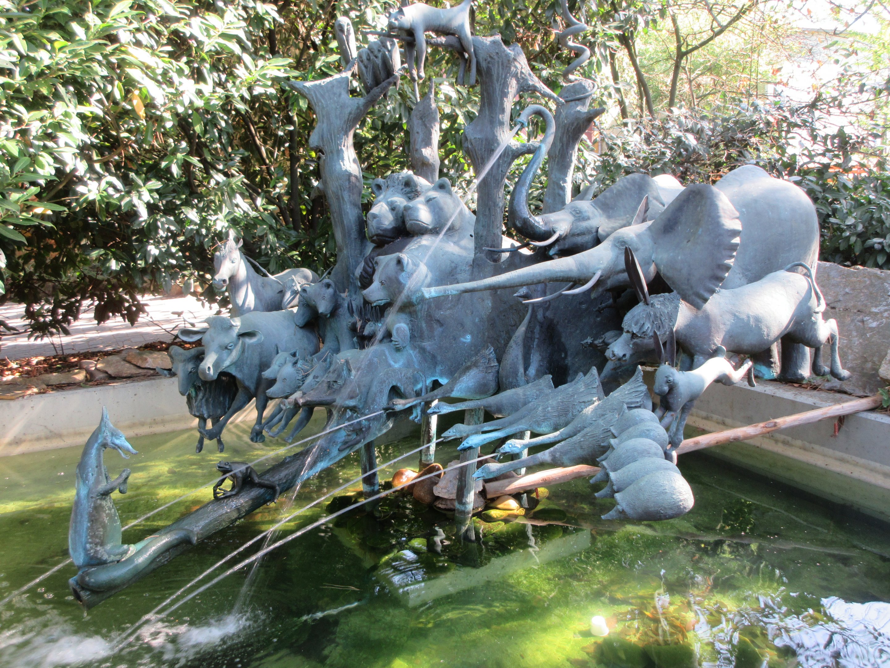 Aquarium/Reptile House - bizarre statue outside