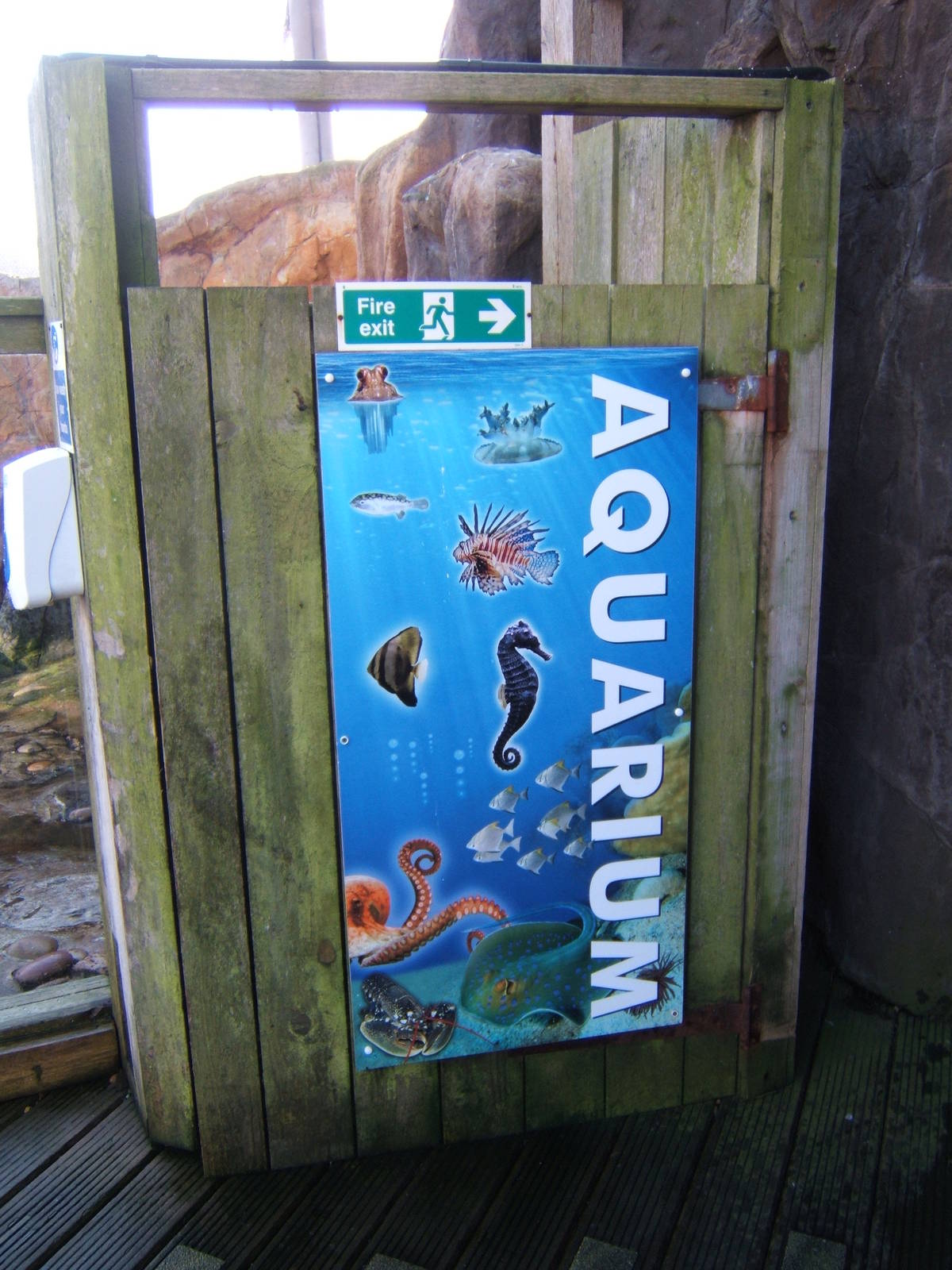 Aquarium sign