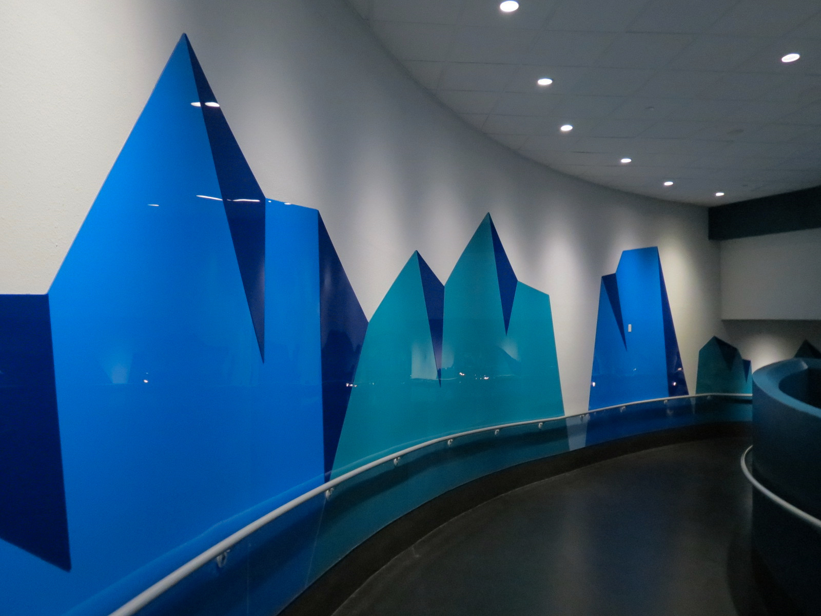 Aquarium - South Atlantic - Ramp to Lower Level