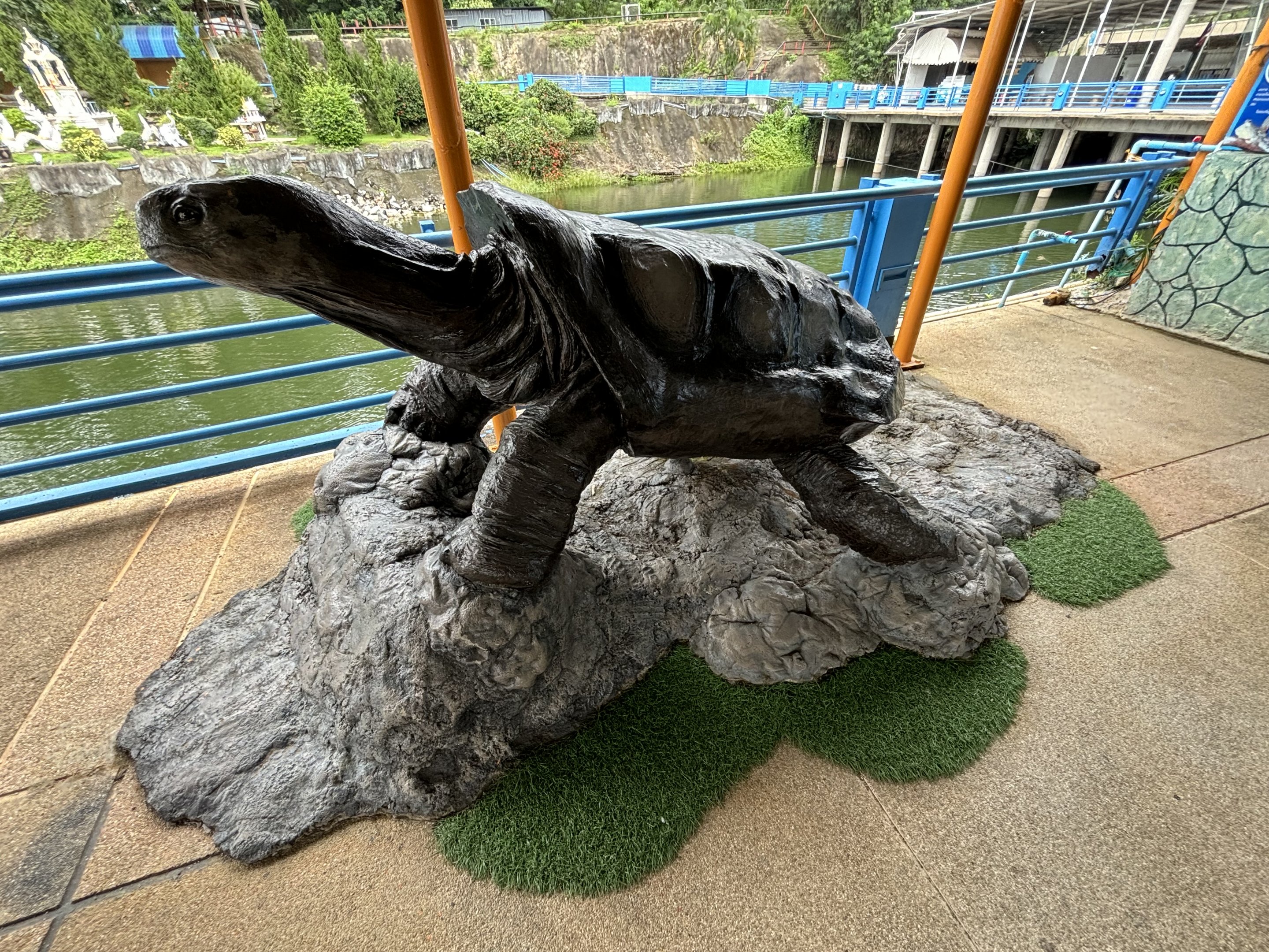 Aquarium Turtle Statue