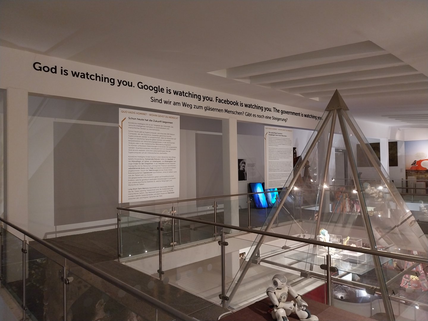 Aquazoo Schmiding - Evolution museum - Philosophical questions of our time