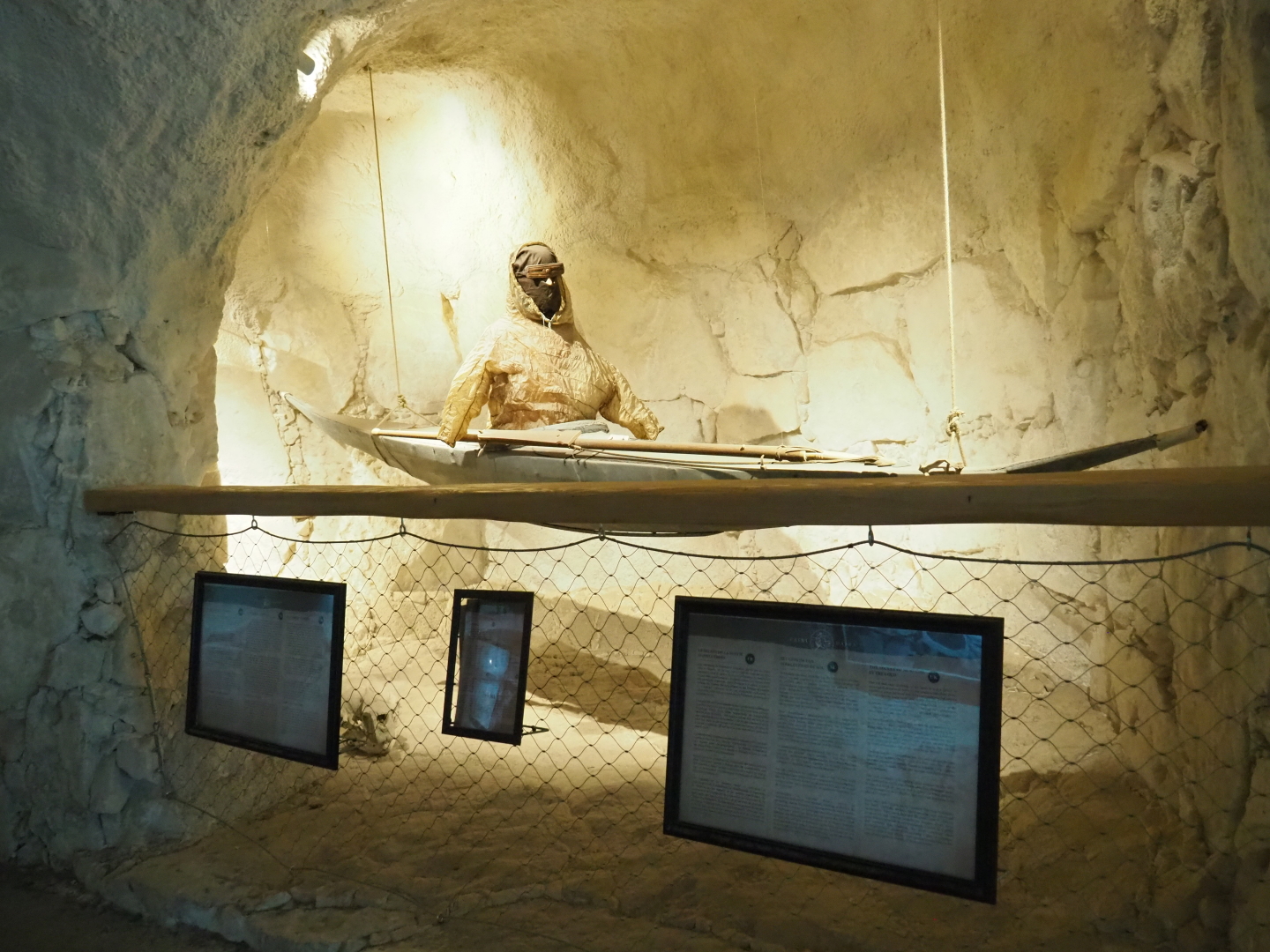 Arctic kayak display in the Polar bear/Pacific walrus underwater viewing cave, 2021-09-02