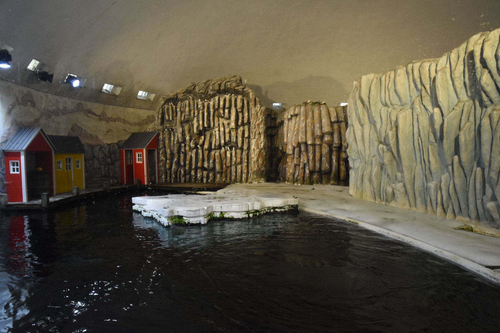 Arctic seal enclosure