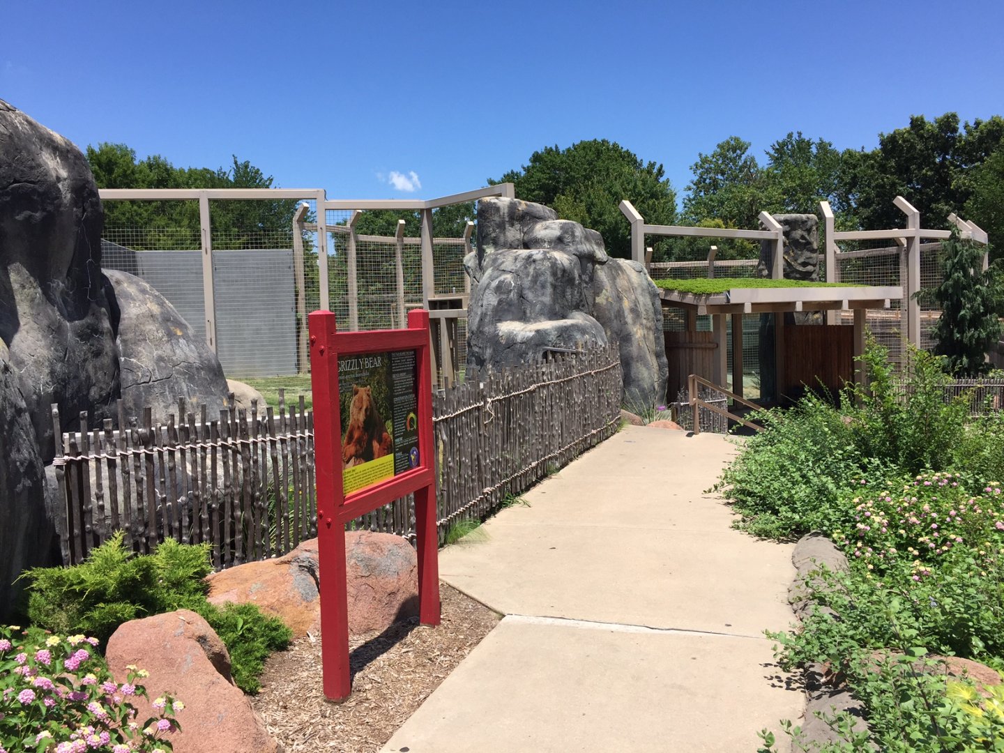 Area in front of Grizzly Bear exhibit