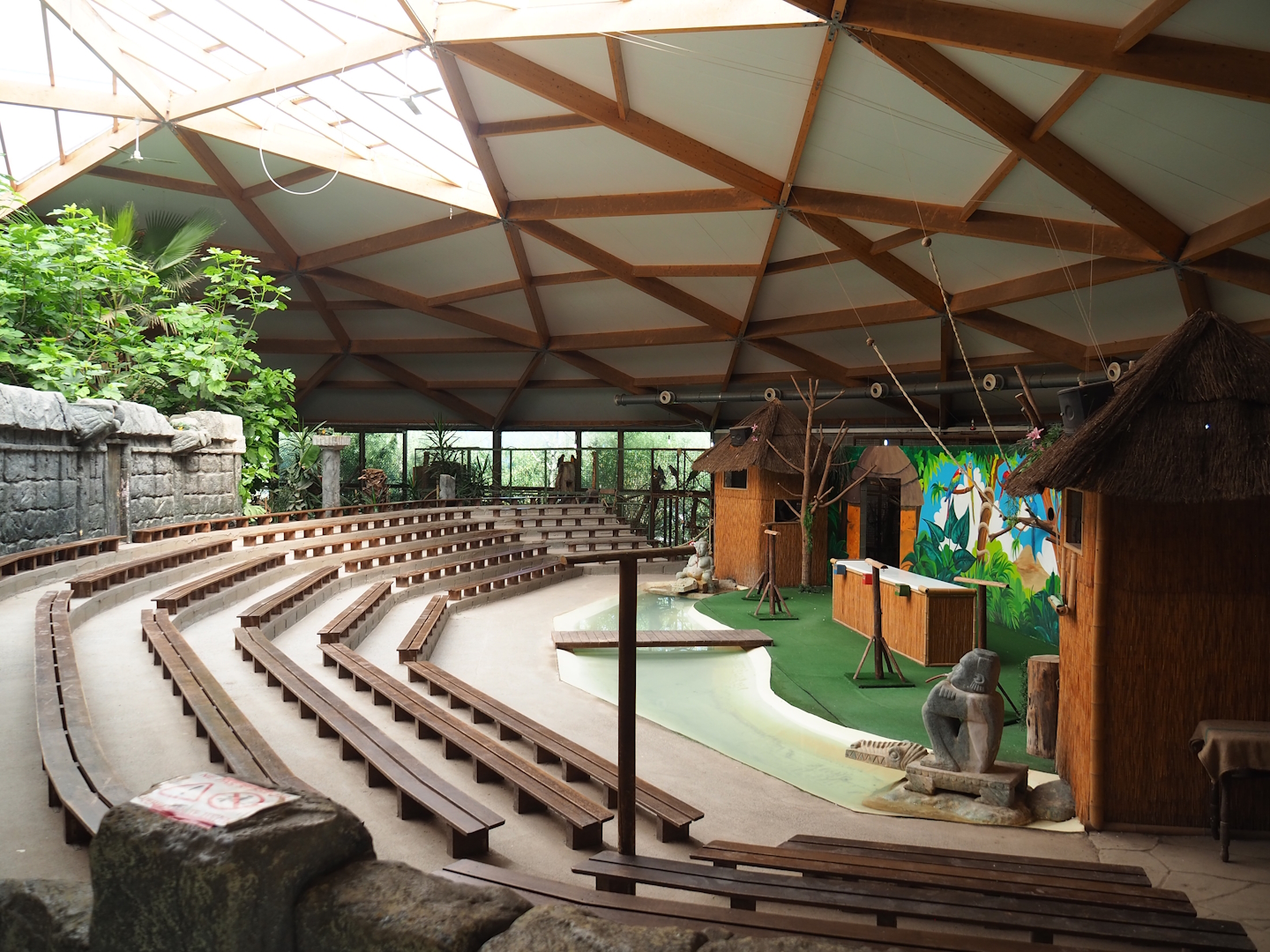 Arena for parrot show, 2023-05-19