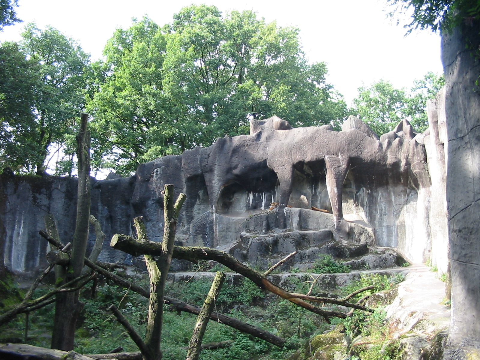 Arnhem Zoo 2004 - The old Sumatran Tiger exhibit