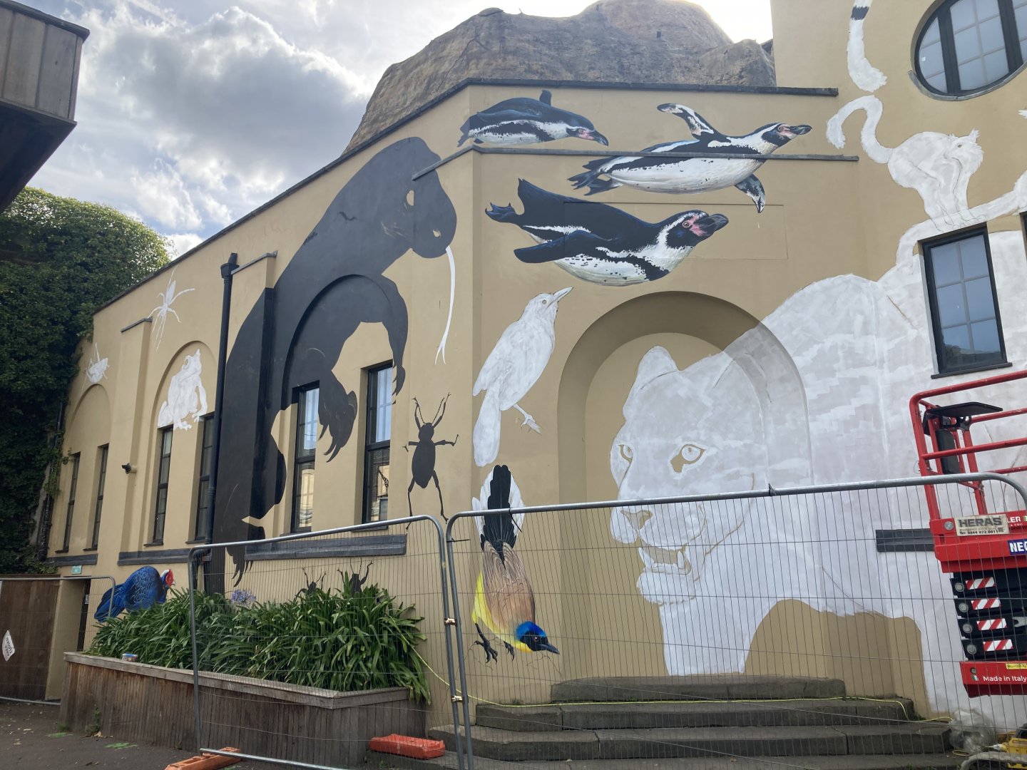 Art on former Aquarium