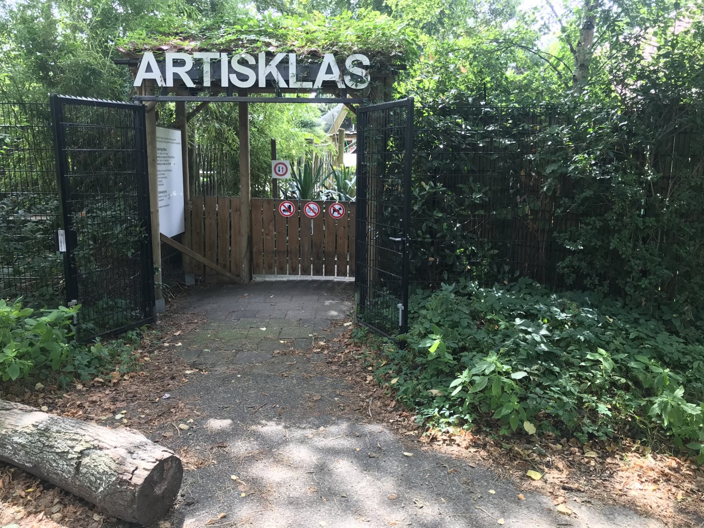 Artisklas entrance