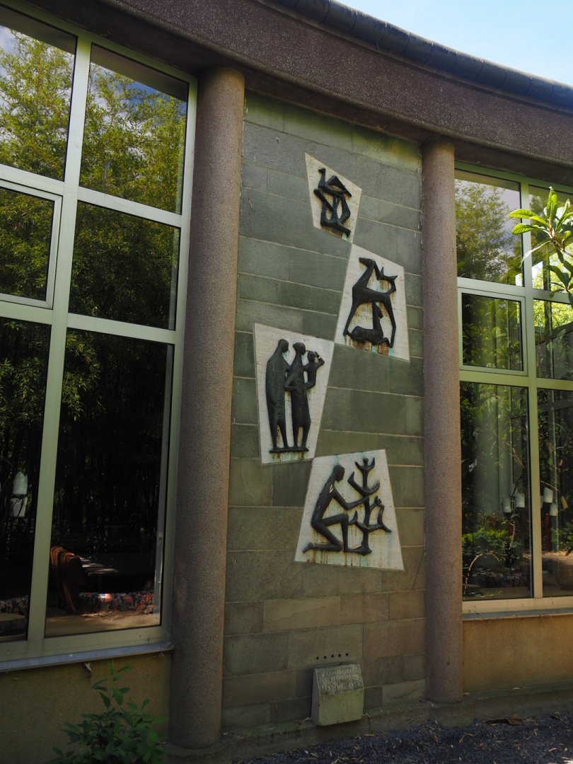 Artworks on the outside of the Riviera Hall near the Eurasian otter exhibit, 2024-06-30