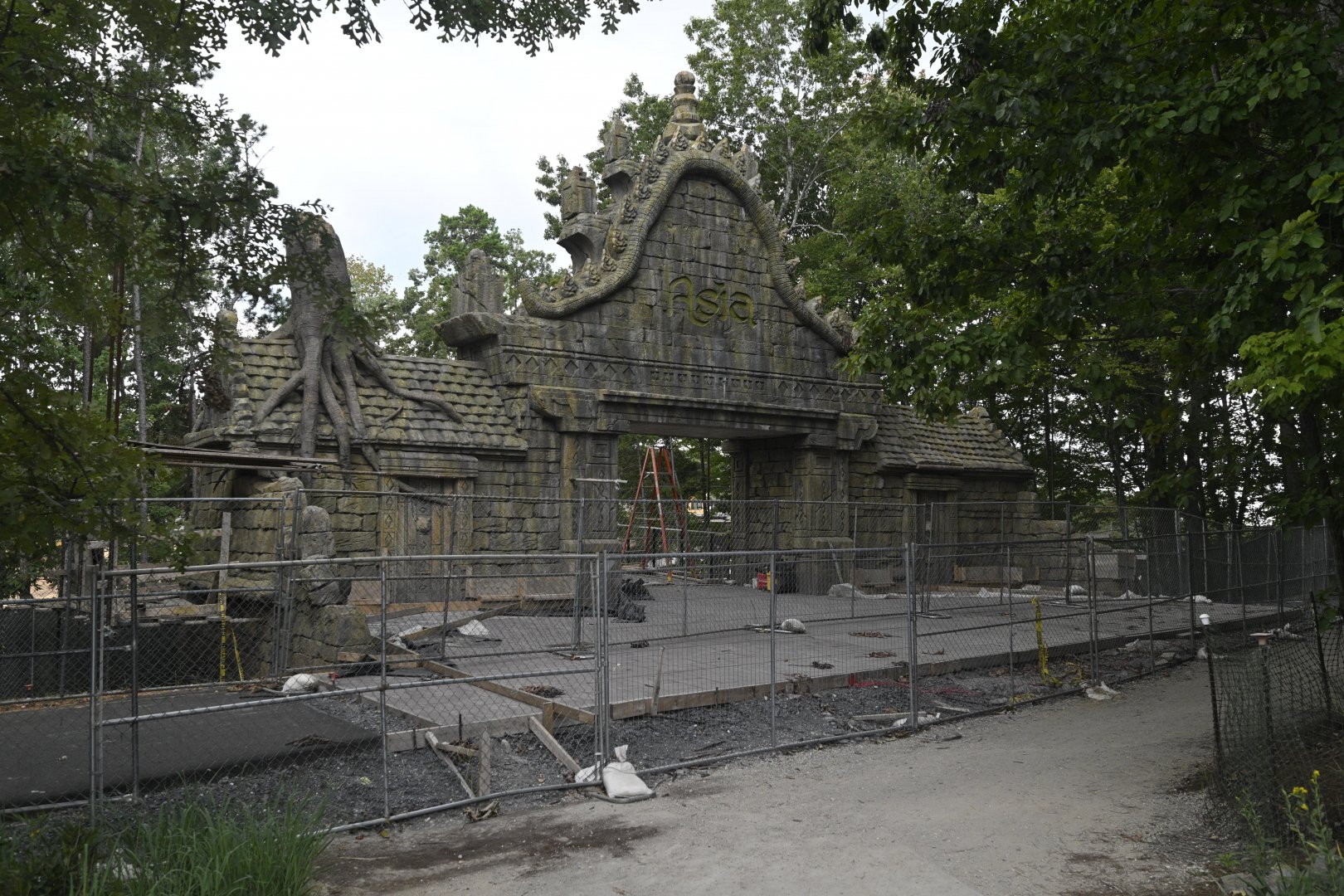 Asia Construction - Entrance with new pavement