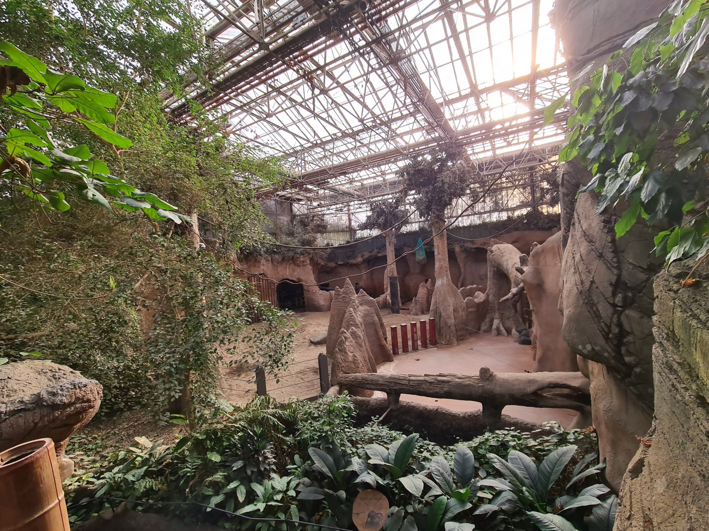 Asia - Elephant indoor enclosure in Taman Indah