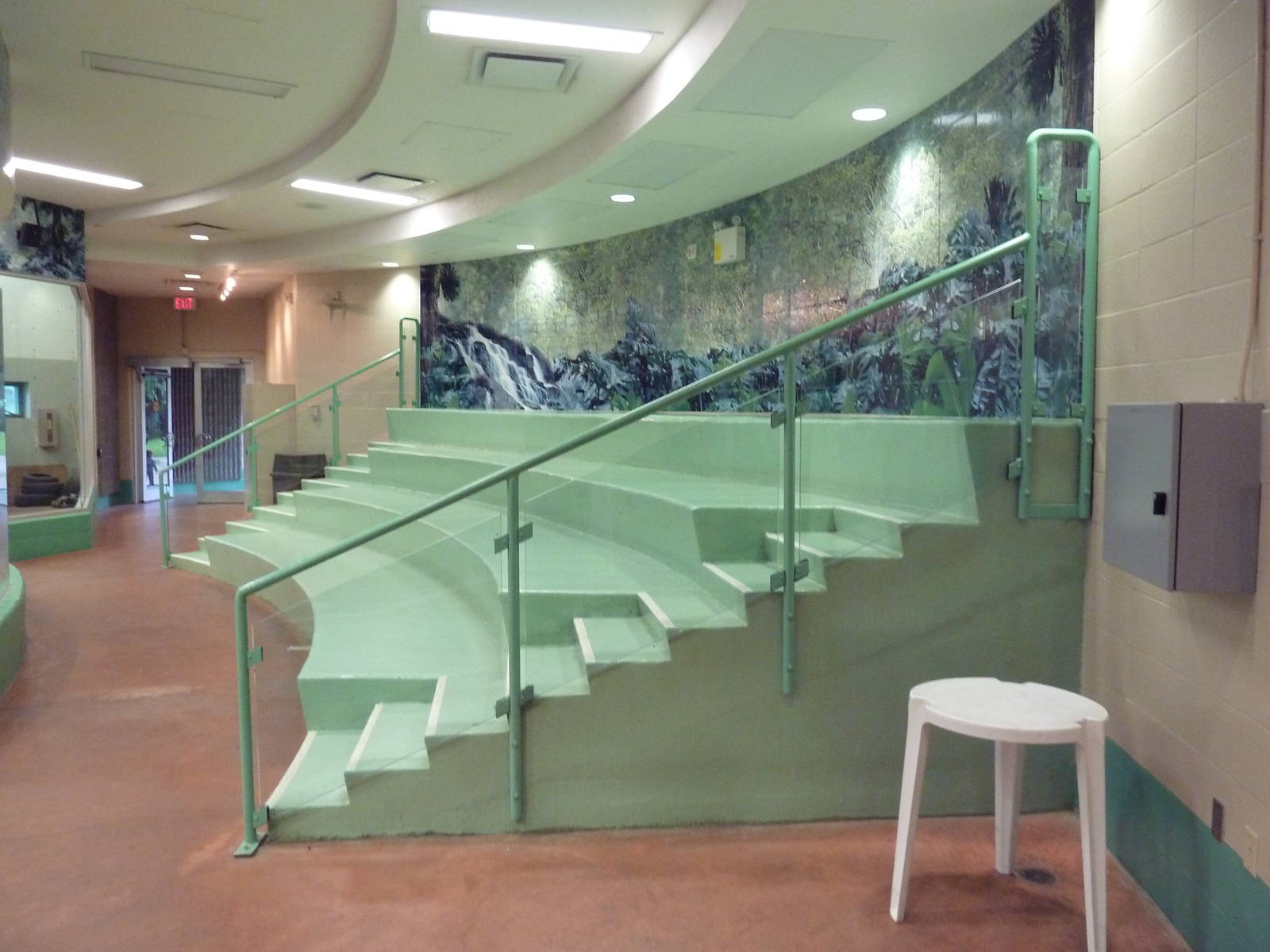 Asian Elephant Barn - Amphitheater