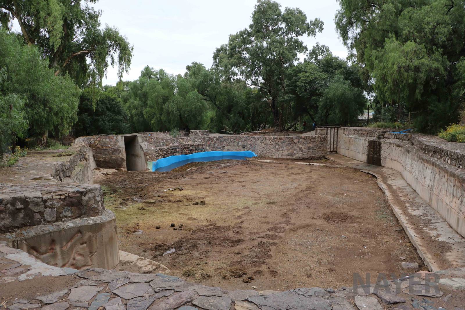 Asian elephant enclosure - Mendoza Zoo, April 2016
