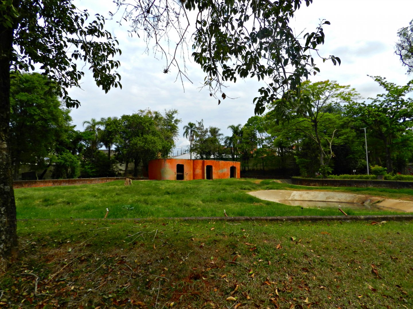 Asian elephant exhibit - Sorocaba zoo (PZMQB)
