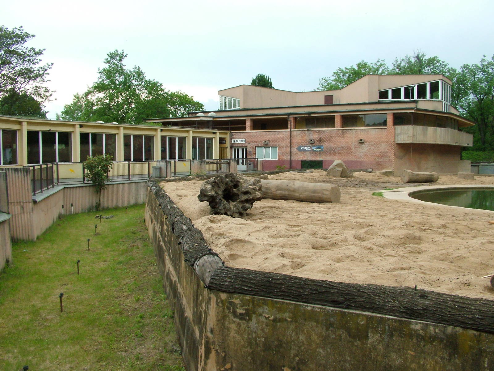 Asian Elephant house and paddock at Prague, 24/05/10