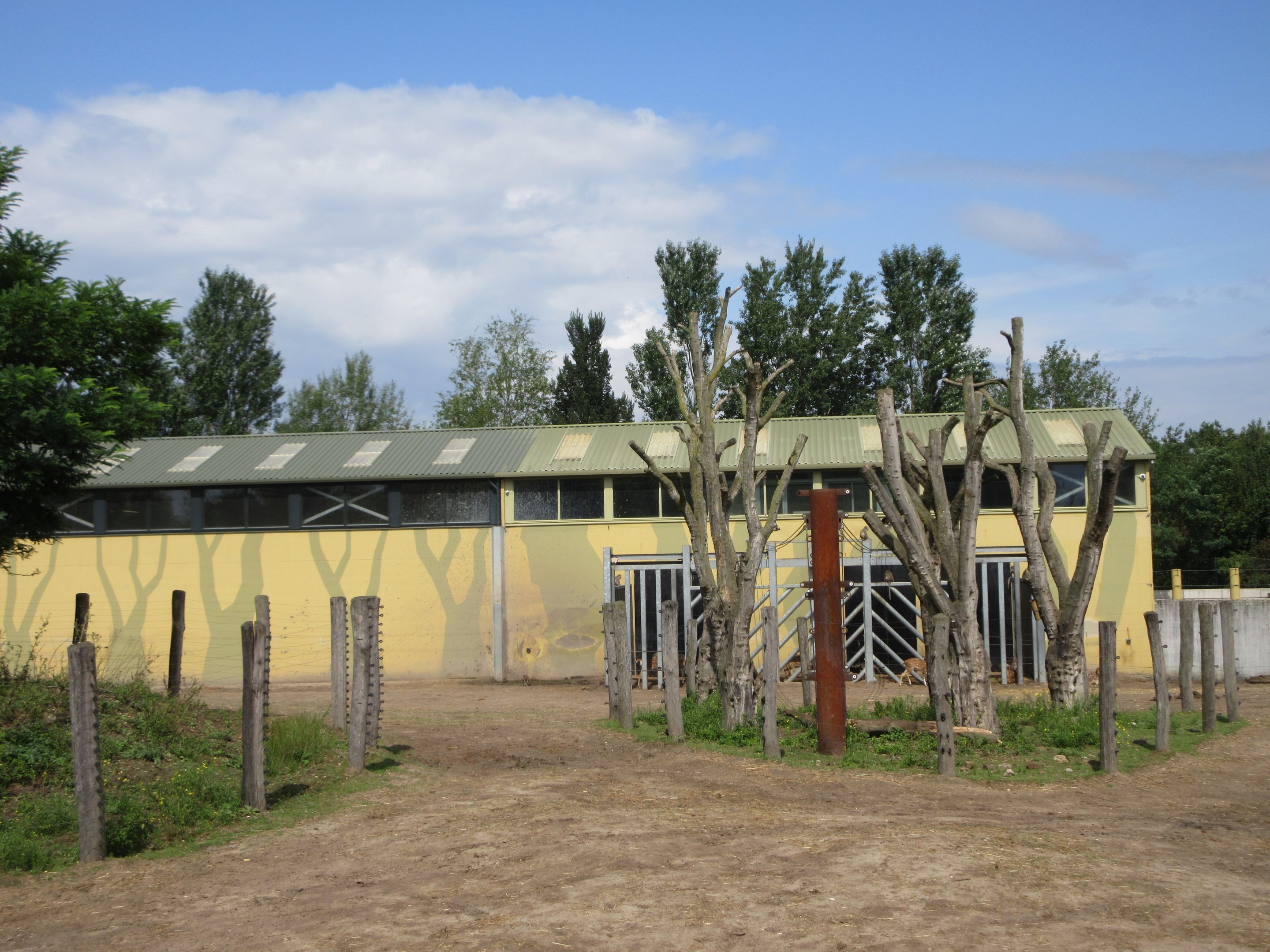 Asian Elephant/Red Deer/Chital/Crab-eating Macaque Exhibit