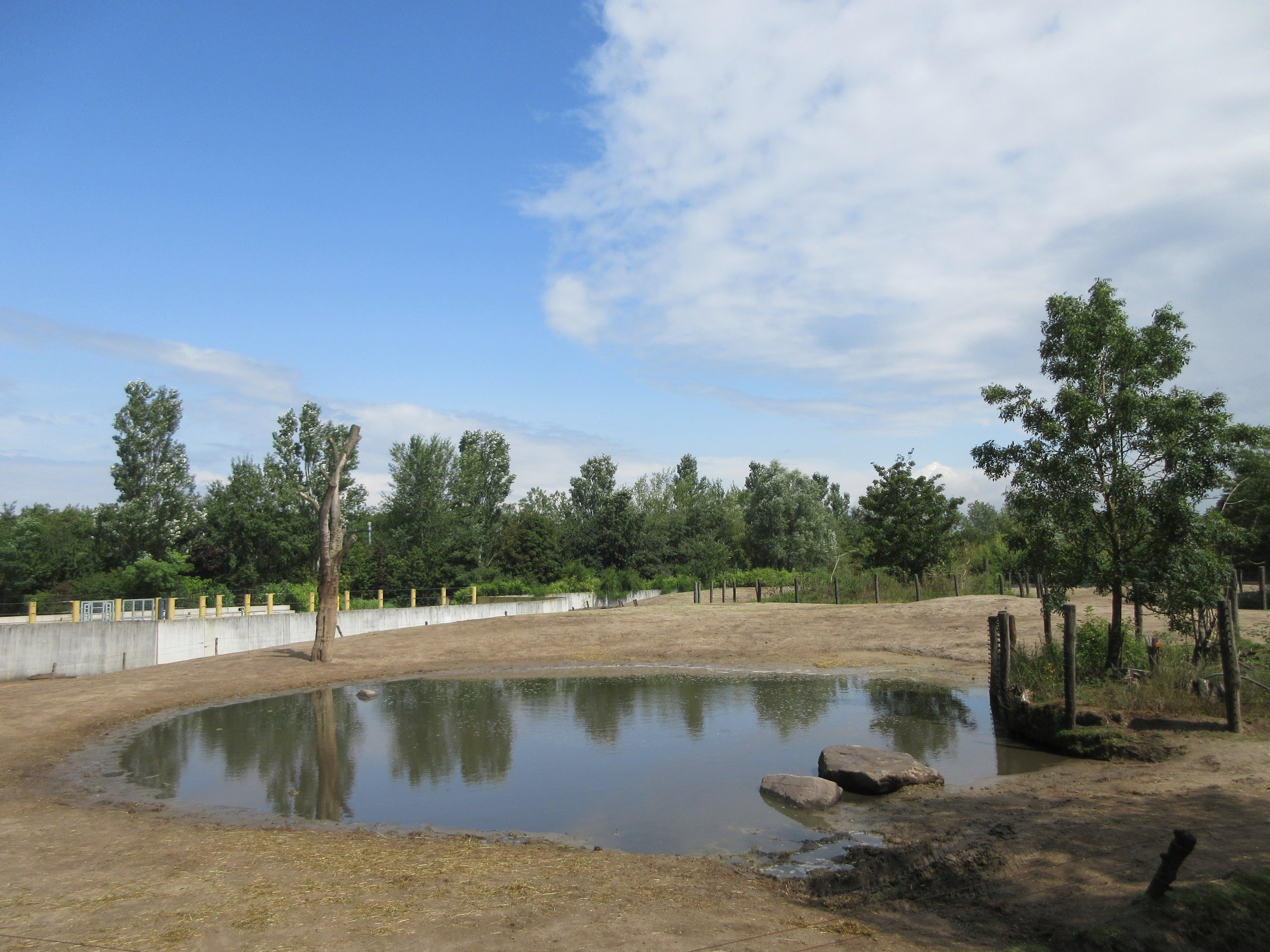 Asian Elephant/Red Deer/Chital/Crab-eating Macaque Exhibit